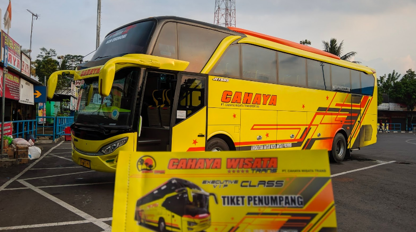 Pengalaman Perjalanan Terbaik dengan Sewa Bus Pariwisata Premium dari Cahaya Trans
