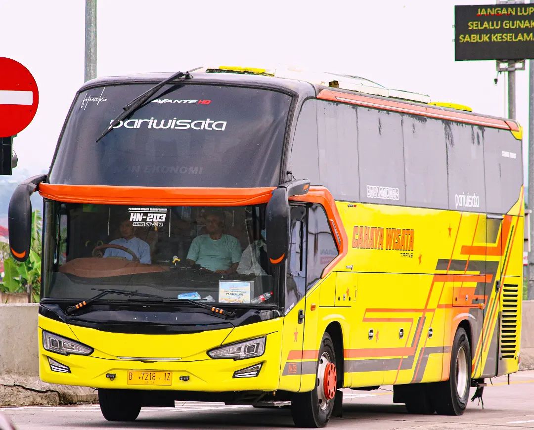 Sewa Bus Pariwisata Jakarta dengan Fasilitas Toilet: Kenyamanan Perjalanan Bersama Cahaya Trans